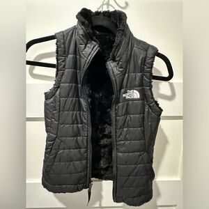 Girls black XS North face reversible vest